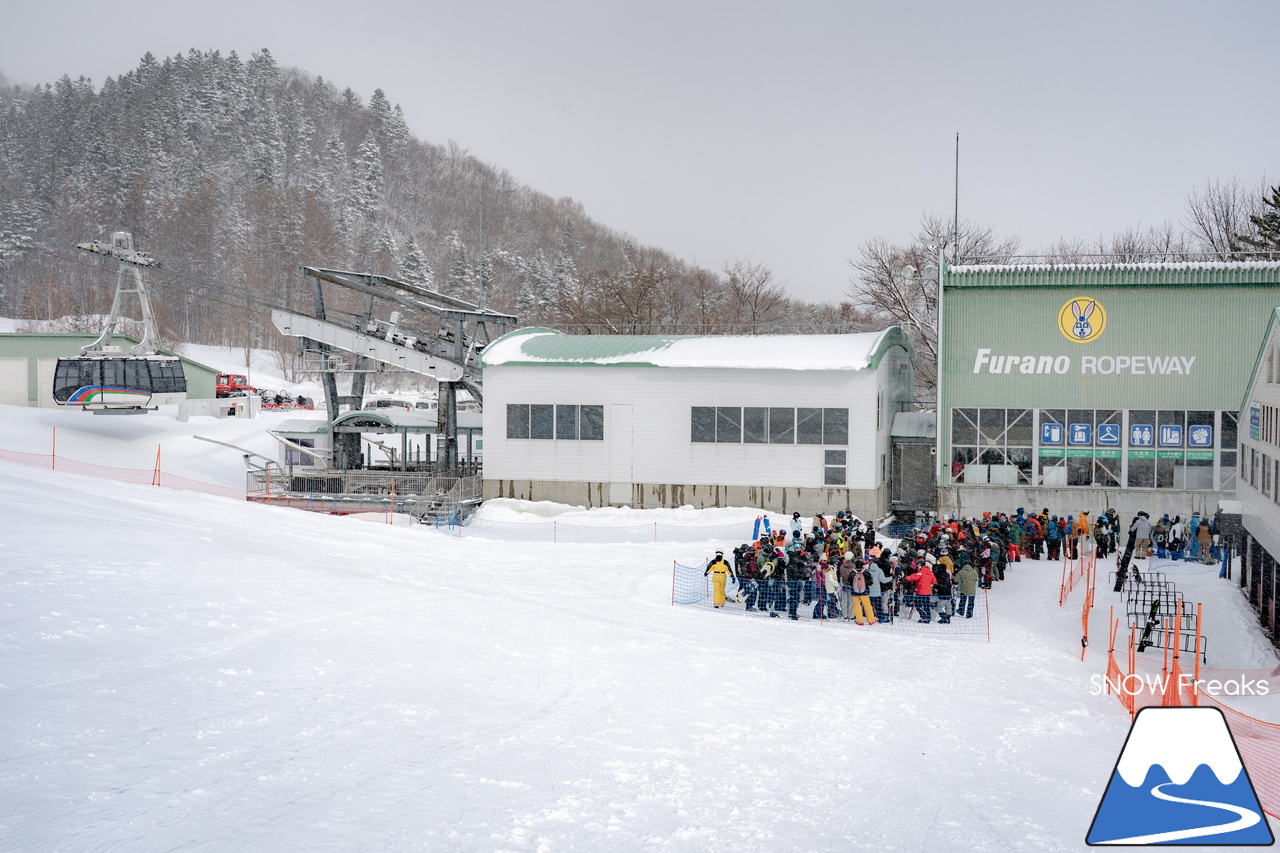 富良野スキー場｜スキーやスノーボードが初めての子供たちや初級者でも、ゲレンデの楽しさを味わえる工夫がいっぱい♪みんなに優しいスノーリゾート・富良野スキー場(^^)/